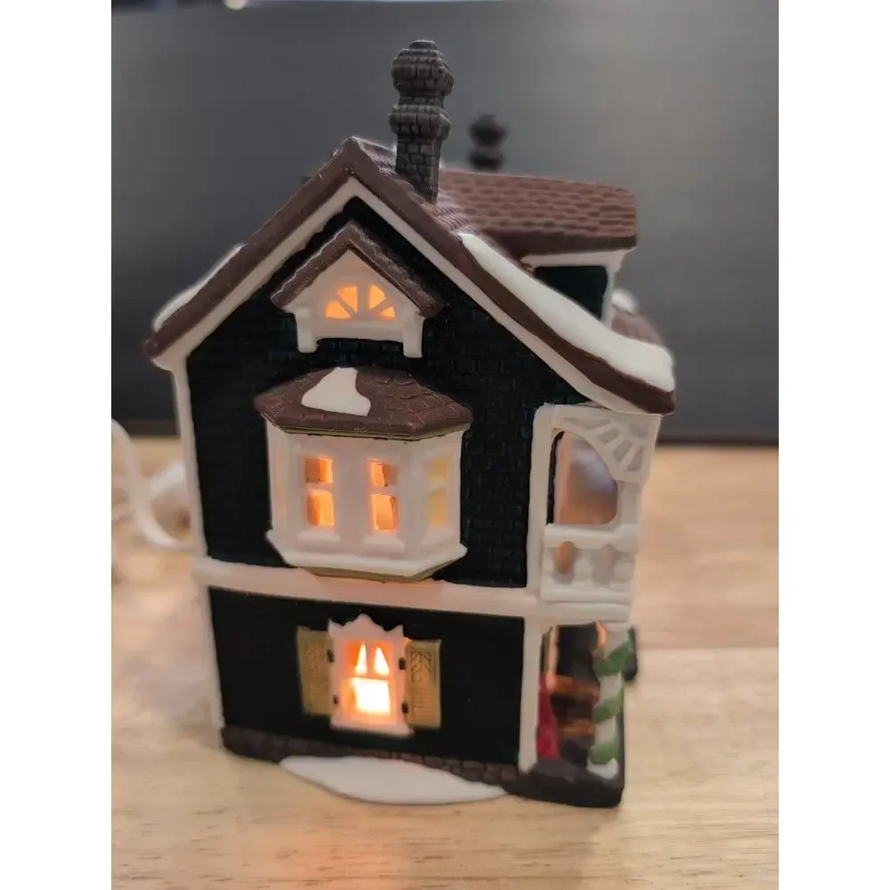 Dept 56‎ New England Village Series CAPTAIN'S COTTAGE 5947-1 Retired EUC W/box